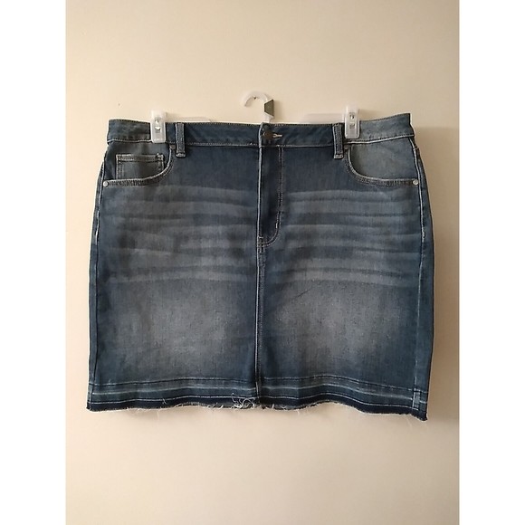 New Time and Tru 18 Denim Jean Stretch Skirt Factory Distressing - Picture 7 of 11